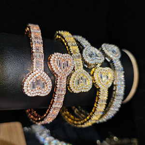 Bracelet manchette ouvert en argent sterling avec pendentif cœur baguette glacé et moissanite, 7 ou 8 pouces, style Hip Hop, personnalisable - Product Image 5