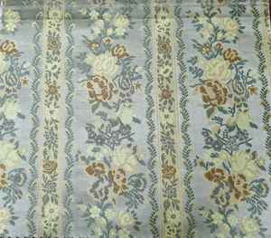 Tissu kimkhab multicolores avec un motif de bordure design - Product Image 2