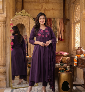 Traje Anarkali de Algodón Morado Bordado para Mujer, Corte Holgado, Largo hasta la Rodilla, Estilo Casual Tradicional de India y Pakistán, para Todas las Temporadas - Product Image 2