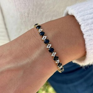 Pulsera con Dije de Ónix Negro en Plata de Ley 925 Chapada en Oro, Joyería Elegante Hecha a Mano, Regalo de Lujo para Mujer - Product Image 2