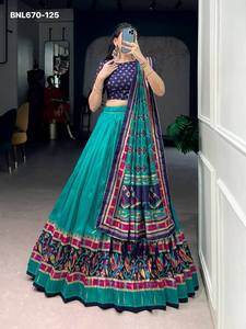 ชุดงานเทศกาล ผ้าทุสซาร์ไหมคุณภาพดี พร้อมลายพิมพ์วิบวับสุดโดดเด่น คอลเลคชั่นเลเฮนกา-โจลี และผ้าคลุมไหล่ จากซูรัต - Product Image 5