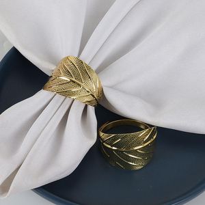 Elegantes Anillos para Servilletas con Diseño de Hoja de Arce Dorada para Decoración de Mesas de Hotel - Product Image 5