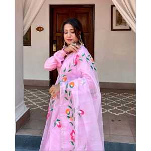 Ensemble de robe Anarkali en rayonne rose Uma, taille XS, Salwar Kameez avec motif dessiné à la main pour les mariages - Product Image 1