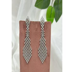 ต่างหูเงินชุบคุณภาพพรีเมียมประดับเพชรซีกอนสวยงามสำหรับผู้หญิงและเด็กผู้หญิง เหมาะสำหรับใส่ในงานกลางคืน งานปาร์ตี้ และแฟชั่น - Product Image 2