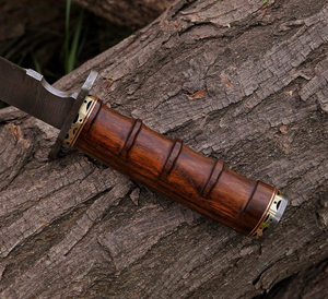 Couteaux de chasse à lame fixe OEM en acier Damas, pointe tombante, manche en bois, avec étui – Vente en gros - Product Image 4