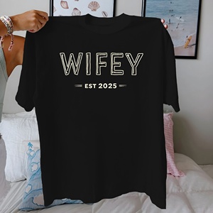 WIFEY EST 2025 เสื้อยืดผู้หญิงผ้าฝ้าย 100% พิมพ์ลายลำลอง ทรงสบาย แขนสั้น - Product Image 5