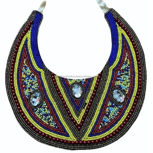 Collier brodé de perles de rocaille au design élégant et tendance, idéal pour les mariages romantiques et l'art de la mode féminine - Product Image 3