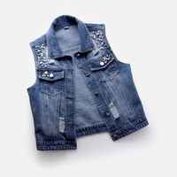 Consigue un look brillante con estos diseños adornados con cristales, ideales para fiestas nocturnas y modernos tops de mezclilla para mujer.
