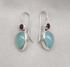 ต่างหูทรงหยดน้ำประดับพลอยแกรนเนตอะควาคาลซีโดนีธรรมชาติ รับรองโดย GIA เงินแท้ 925 เครื่องประดับพลอยสำหรับผู้หญิง ขายส่งแบบ OEM - Product Image 4