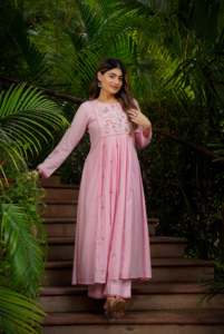 Ensemble Kurta pour femmes, style Inde-Pakistan, en soie Chanderi, Salwar Kameez brodé, coupe ample, longueur au sol, pour mariage - Product Image 2
