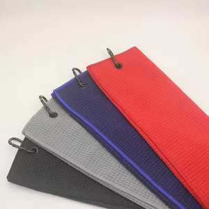 Toalla de golf tipo waffle de calidad premium con doble costura para máxima fiabilidad en el campo, en venta. - Product Image 1