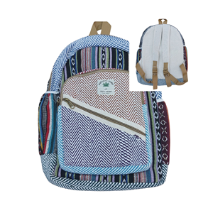 Mochila de tela con estampado étnico, paneles tejidos multicolor, bolsillo frontal con cremallera y diseño compacto para salidas informales - Product Image 1