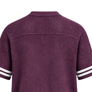 เสื้อเจอร์ซีย์กีฬาคอวีสีม่วงพลัม แขนสั้น แต่งแถบลาย น้ำหนักเบา สั่งทำพิเศษ ทรงโอเวอร์ไซส์ สวมใส่สบาย เหมาะสำหรับออกกำลังกาย - Product Image 4