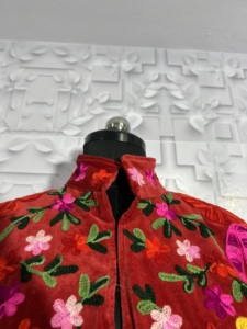 Chaqueta de Lona de Algodón Beige Vintage para Mujer |   Abrigo Bohemio con Bordado Floral Hecho a Mano |   Ropa Exterior Artesanal Sostenible - Product Image 3