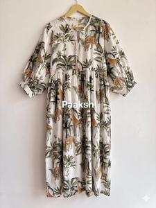 Robe maxi pour femme Paaksh, imprimé animal, style bohème, coupe ample, manches trois quarts, robe en coton tissé décontractée pour l'été - Product Image 6
