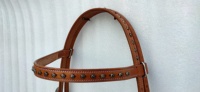 Bridon Western en Cuir Véritable Personnalisable à Monture Haute avec Corde, Design Unique à Nœuds sur le Frontal, Gravure Florale Bicolore