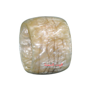 Bracelet en résine large design craquelé, bijoux faits à la main - Product Image 1