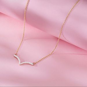 Elegante Collar con Colgante en Forma de V con Diamantes Pavé en Oro Amarillo de 14K, Joyería Fina y Delicada, Cadena Minimalista para Mujer - Product Image 5