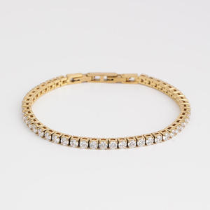 Bracelet tennis en argent moissanite, taille brillant rond, certifié VVS1, idée cadeau d'anniversaire étincelante - Product Image 1