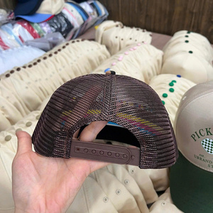 หมวกแก๊ปเบสบอลแบบ Snapback ปีกแบน 5 ชิ้น ทำจากผ้าสแปนเด็กซ์กันน้ำ ปรับขนาดได้ เหมาะสำหรับกิจกรรมกลางแจ้ง  พร้อมโลโก้ซิลิโคนแบบกำหนดเอง - Product Image 3