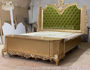 Cama de madera de teca de estilo francés con taburetes laterales, cama tallada a mano de estilo europeo con mesa lateral, muebles de dormitorio con acabado dorado - Product Image 3