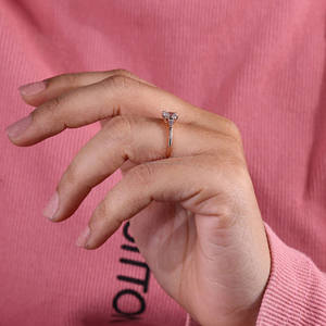 Anillo de compromiso minimalista de diamante cultivado en laboratorio de corte radiante, anillo de bodas de tres piedras para mujer, regalo de aniversario Simple para esposa - Product Image 6