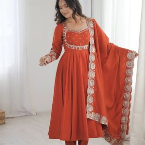 Nuevo traje de imitación de Georgette Plazzo de lanzamiento personalizado de alta calidad con trabajo de secuencia y bordado a la venta - Product Image 5