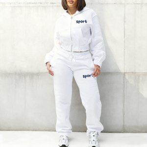 Survêtements personnalisés pour femmes, grammage lourd 500 GSM 350 GSM, en molleton polyester/coton, avec broderie, comprenant un sweat à capuche oversize et un short - Product Image 1