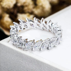 Anillo de Eternidad con Diamantes Cultivados en Laboratorio, Corte Marquesa, Oro Sólido de 18K, Anillo de Boda Brillante, Apilable - Product Image 4