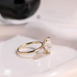 Anillo de Compromiso con Diamante Solitario de 2 Quilates, Corte Radiante, Claridad VS1, Color F, Certificado IGI, Diamante Cultivado en Laboratorio, Oro de 18k, Halo Oculto - Product Image 2