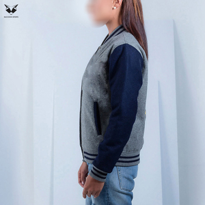 Veste universitaire grise pour femme avec manches marine, col boutonné, manches longues, design avec poches plaquées, idéale pour l'automne et l'hiver - Product Image 3