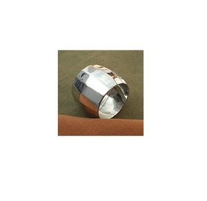Elegantes Anillos para Servilletas de Cromo Pulido Facetado para Decoración Moderna de Mesa de Comedor, Porta Servilletas Minimalista Geométrico Plateado de Banda Ancha - Product Image 1