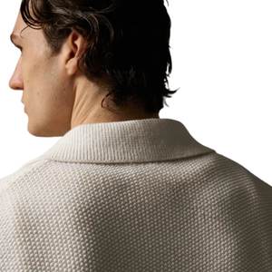 Chemise décontractée en tricot crocheté pour homme à manches longues avec poches, boutonnée, en tissu texturé doux, fourniture OEM - Product Image 3