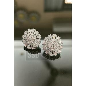 ต่างหูแบบติดหูทรงสวยหรู คุณภาพพรีเมียม ทำจากทองเหลืองชุบเงิน ประดับด้วยเพชรซีกอน เหมาะสำหรับผู้หญิง สวมใส่ในงานเลี้ยงตอนเย็น คอลเลคชั่นสำหรับโอกาสพิเศษ - Product Image 1