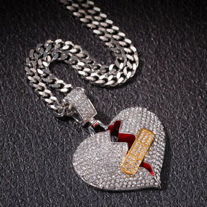 Collier Pendentif Cœur Brisé avec Bande de Moissanite Glacée et Chaîne Cubaine, Bijoux Hip Hop pour Hommes et Femmes - Product Image 3
