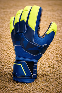 Guantes de Portero de Fútbol con Agarre de Látex, Correa para la Muñeca, Absorción de Impactos, Colores Personalizados para Equipos, Fabricación OEM - Product Image 3