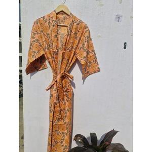 Bata Kimono de Algodón Floral Hecha a Mano con Estampado de Bloques - Product Image 1