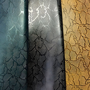 Superbe Matériau Texturé en Similicuir Imprimé Serpent Mamba Noir pour la Fabrication de Sacs à Main de Luxe, Ceintures, Chaussures et Projets de Bricolage en Cuir - Product Image 6