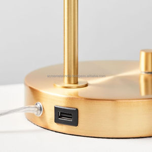 โคมไฟตั้งโต๊ะในห้องนั่งเล่นหรูหราทันสมัยพร้อมแท่งไฟสีทอง LED การออกแบบที่หรูหราสำหรับการตกแต่งในร่มห้องนอนบ้าน - Product Image 4