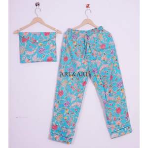 Conjunto de Pijama Floral Hecho a Mano en India para Mujer, Ropa de Dormir Cómoda, Suave y Transpirable, Diseño Floral de Otoño/Verano, Manga Larga - Product Image 3