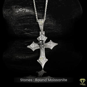 Collier pendentif croix crâne personnalisé avec diamants de laboratoire entièrement sertis et finition de luxe - Product Image 3