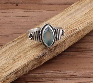 Bague de mariage pour femme en argent sterling, faite à la main, avec pierre précieuse aigue-marine de forme marquise, sertie dans un cadre - Product Image 2