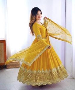 Ensemble Anarkali de créateur en Georgette brodé de sequins avec Dupatta 84861 Jaune Longueur ras du sol Coupe ample Séchage rapide pour Diwali - Product Image 4