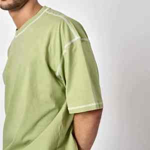 Camisa holgada diseñada para uso diario con un ajuste espacioso que mantiene tu estilo audaz y sencillo. - Product Image 6