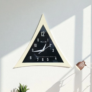 Reloj de Pared de Madera Hecho a Mano, Estilo Moderno, Forma Triangular, Estilo Antiguo, Decoración para el Hogar y la Oficina, para Sala de Estar - Product Image 1