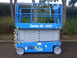 รถยกกรรไกรไฟฟ้า Genie GS4047 คุณภาพสูง รุ่นใหม่ ยกสูง 10 เมตร รับน้ำหนัก 1000 กิโลกรัม โครงสร้างอลูมิเนียม ใช้แบตเตอรี่ เหมาะสำหรับงานฟาร์ม ขายส่ง - Product Image 3