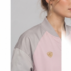 เสื้อแจ็คเก็ตบอมเบอร์โอเวอร์ไซส์สำหรับผู้หญิง แจ็คเก็ตซิปแบบลำลองทรงโอเวอร์ไซส์ รับผลิตแบบ OEM ODM ขายส่งเสื้อแจ็คเก็ตบอมเบอร์โอเวอร์ไซส์สำหรับผู้หญิง - Product Image 6