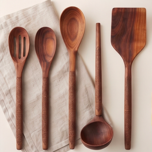 Ensemble de couverts en bois faits à la main avec des poignées sculptées, design traditionnel, ustensiles réutilisables pour le camping et l'usage quotidien - Product Image 1