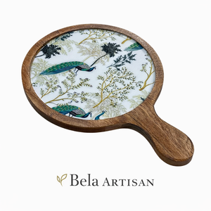 Planche de service en bois de luxe artisanale Bela avec incrustation en céramique paon, plateau rond décoratif pour pizza et fromage avec poignée - Product Image 3