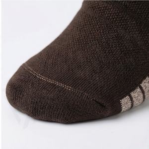 ถุงเท้าบาสเก็ตบอลหนาพิเศษสำหรับวัยรุ่น ป้องกันกลิ่น สำหรับกีฬาและทีม  บุรองพื้นอย่างดี ระบายอากาศได้ดี ประสิทธิภาพสูง สีสันปรับแต่งได้ - Product Image 6